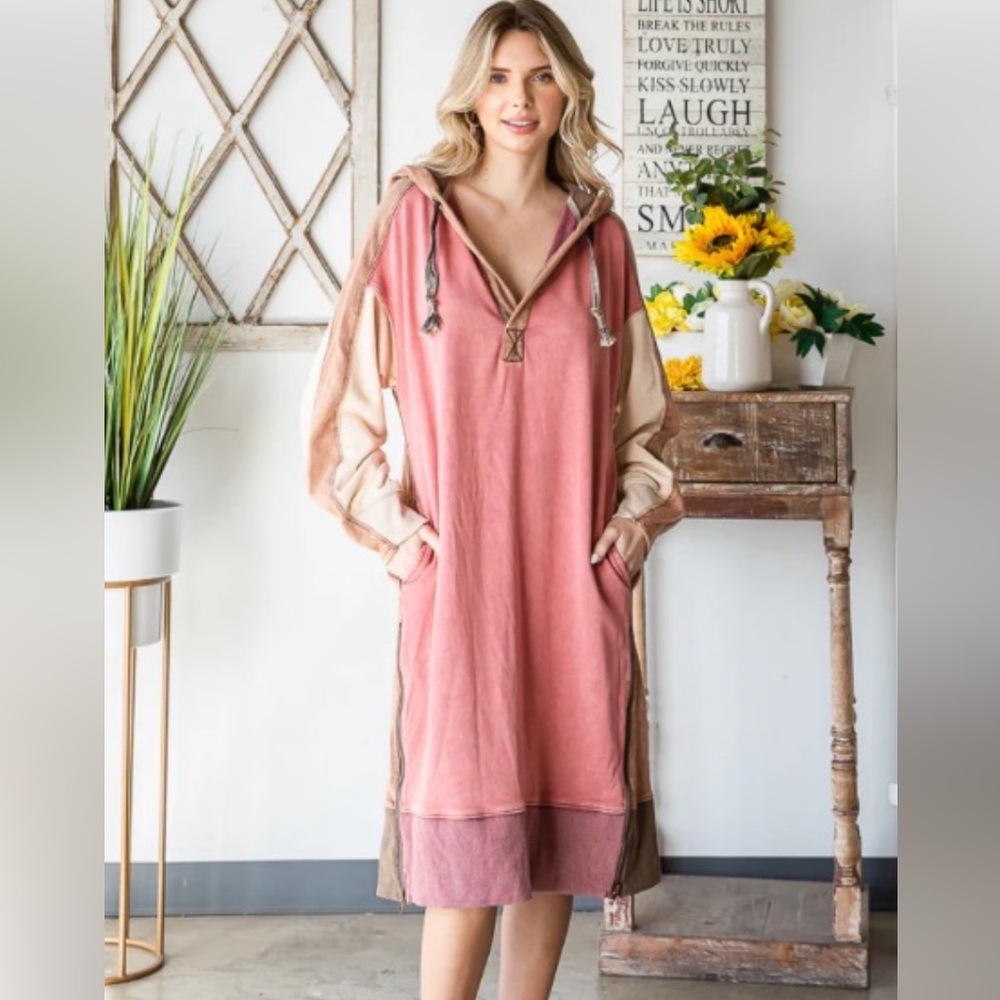 Oli & Hali Dusty Rose and Beige Hooded Midi Dress